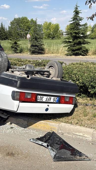 Tofaş'la takla atıp ref&uuml;je devrildiler!