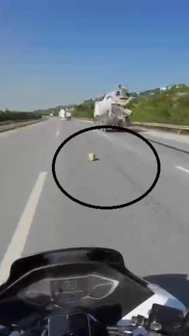 Mikserden d&uuml;şen par&ccedil;a canından ediyordu!