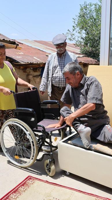 7 yıldır g&ouml;z&uuml; gibi engelli kayınbiraderine bakıyor