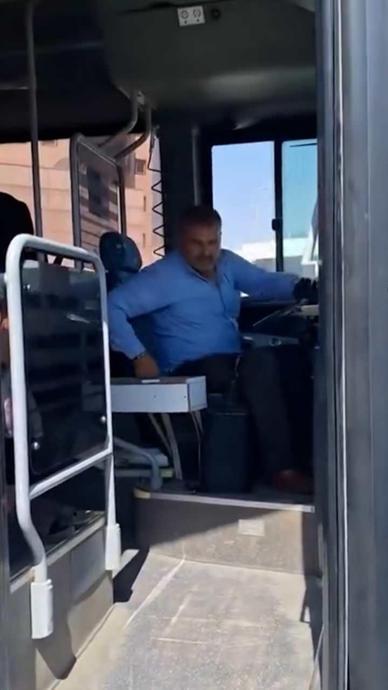 "Ben senin hizmet&ccedil;in miyim?"