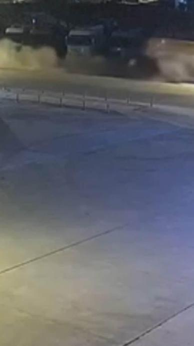 Park halindeki kamyona ok gibi saplandı!
