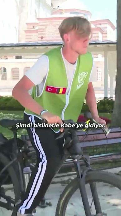 Yetimhanede b&uuml;y&uuml;d&uuml;, bisikletle Kabe&rsquo;ye gidiyor.