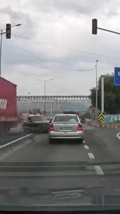 Y&uuml;rekleri ağza getiren kaza kamerada!