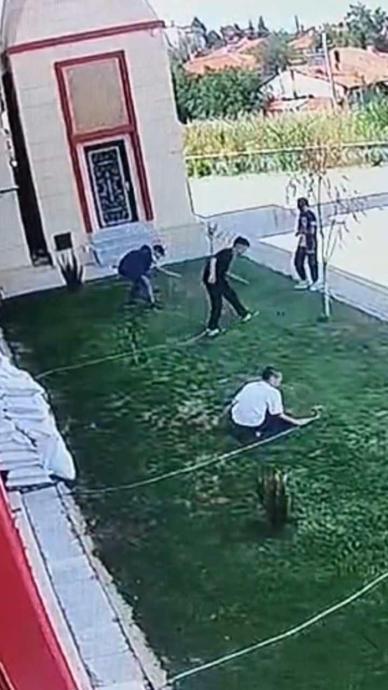 Caminin fıskiyelerini kırdılar!