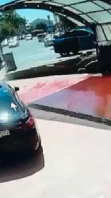 Kontrolden &ccedil;ıkan EGO d&uuml;kkana daldı!