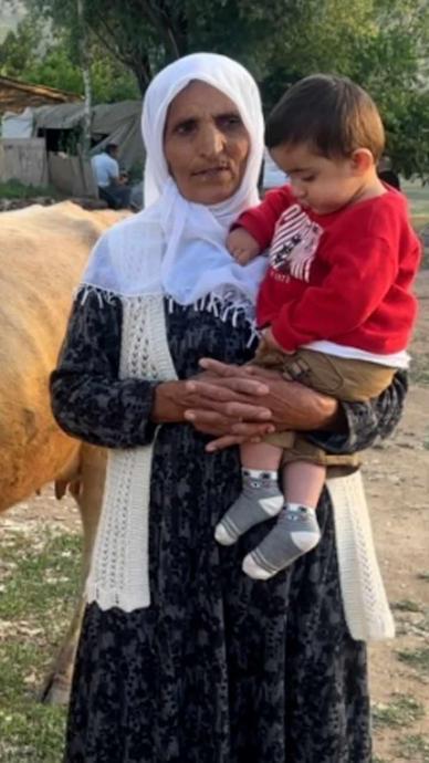 İneği &ouml;len Ayni teyzenin artık y&uuml;z&uuml; g&uuml;l&uuml;yor