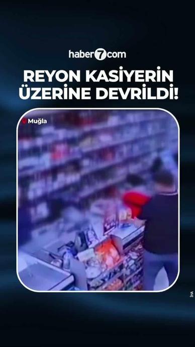 Otomobil markete daldı