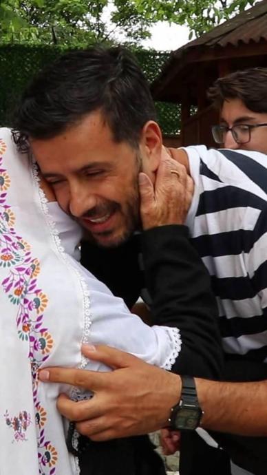 "İnsanlık &ouml;lmemiş" Yaşlı kadını sevindirdiler