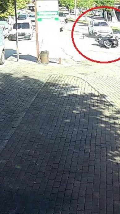 Otomobille &ccedil;arpıştı metrelerce s&uuml;r&uuml;klendi!