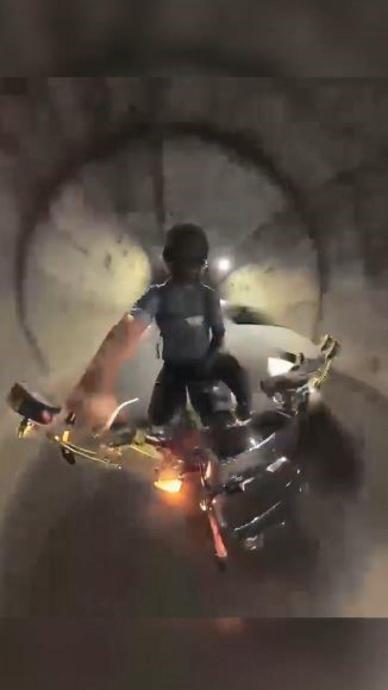 Şerit ihlali yaptı motosikleti sıyırdı!