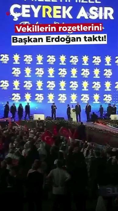 Rozetleri Cumhurbaşkanı Erdoğan taktı!