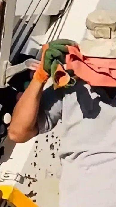&Ccedil;&ouml;pteki bayrağı muhafazaya aldı