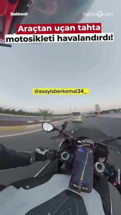 Ara&ccedil;tan u&ccedil;an tahta motosikleti havalandırdı!