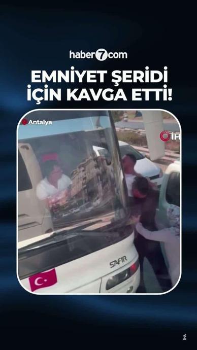 Emniyet şeridi i&ccedil;in kavga etti!