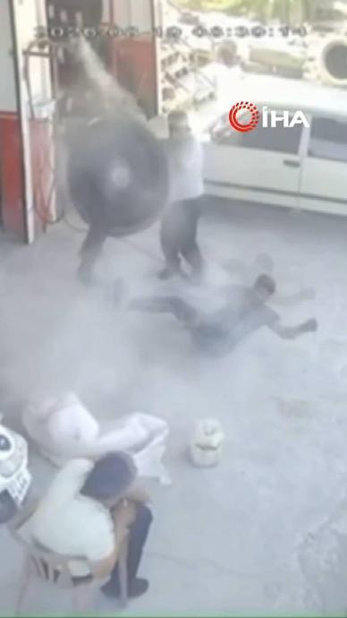 Tamir ettiği lastik bomba gibi patladı!