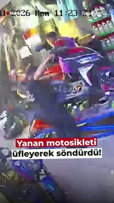Yanan motosikleti &uuml;fleyerek s&ouml;nd&uuml;rd&uuml;!