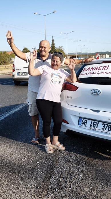Kanseri yenmeyi b&ouml;yle kutladı