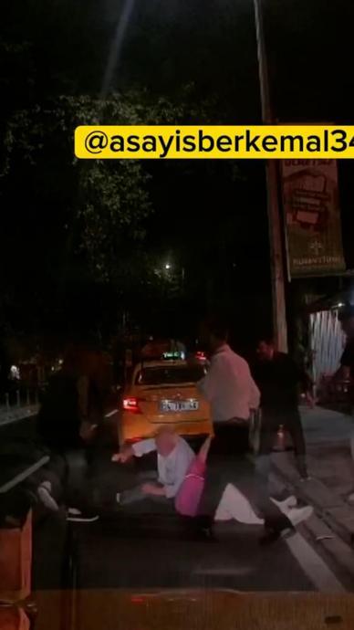 Yaşlı &ccedil;ifti d&ouml;v&uuml;p ka&ccedil;tı!