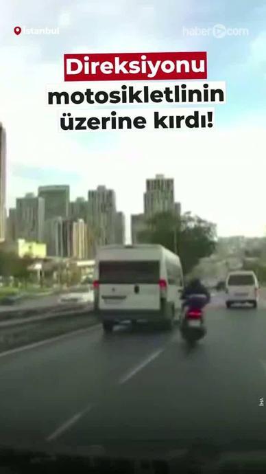Direksiyonu motosikletlinin &uuml;zerine kırdı!