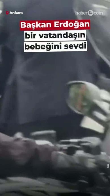Başkan Erdoğan bir vatandaşın bebeğini sevdi
