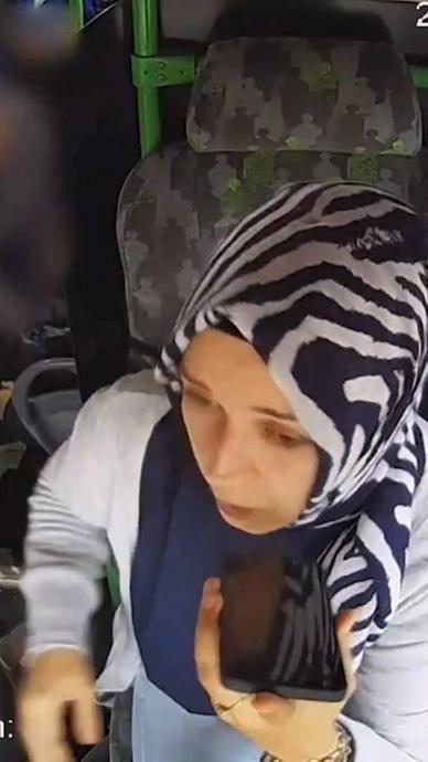 Kadın otob&uuml;s şof&ouml;r&uuml; yaşlı kadını b&ouml;yle kurtardı