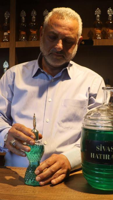 Sivas'ın kokusunu kolonya yaptı