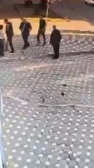Bek&ccedil;iye saldırdı &ouml;ğretmen &ccedil;ıktı!