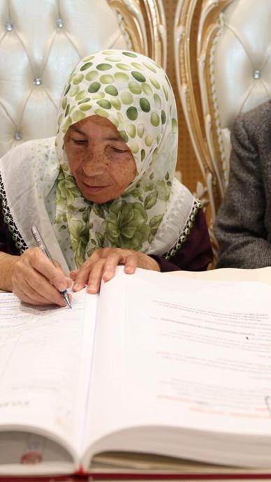 86'sında damat, 72'sinde gelin oldu