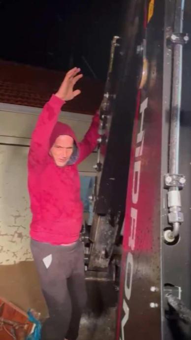 Evinde mahsur kalmıştı kep&ccedil;eyle kurtarıldı