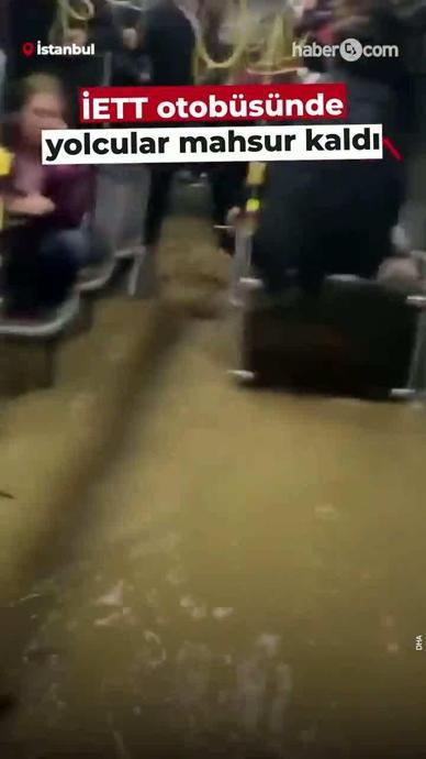 Otob&uuml;s&uuml; sel bastı: Vatandaşlar &ccedil;atıya &ccedil;ıktı!
