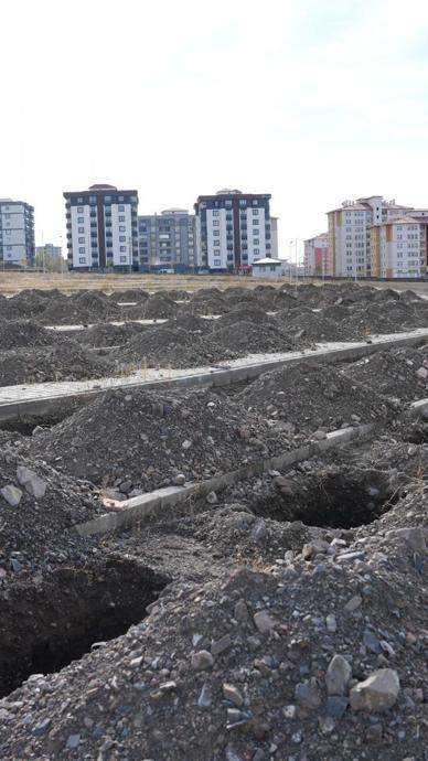 200 mezarı kazıp hazır hale getirdiler