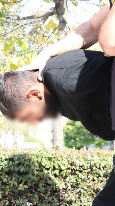 Zorla tespih satmıştı: Adliyeye sevk edildi!