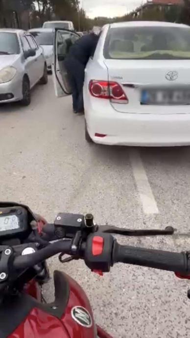 "Emekli polisim ceza yazdırırım"